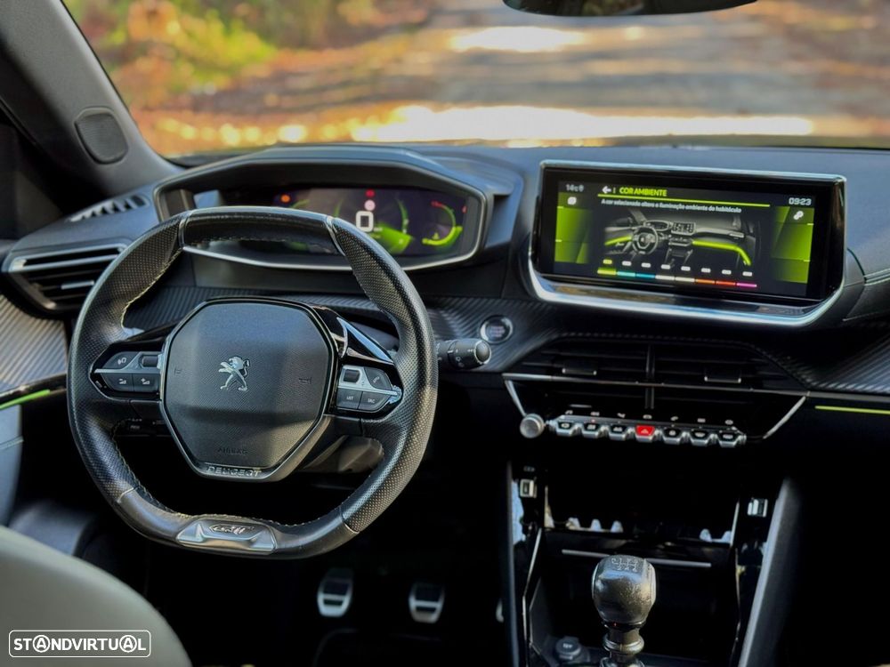 Peugeot 2008 1.2 PureTech GT - 11
