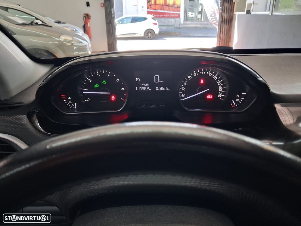 Peugeot 208 1.2 PureTech Style - 10