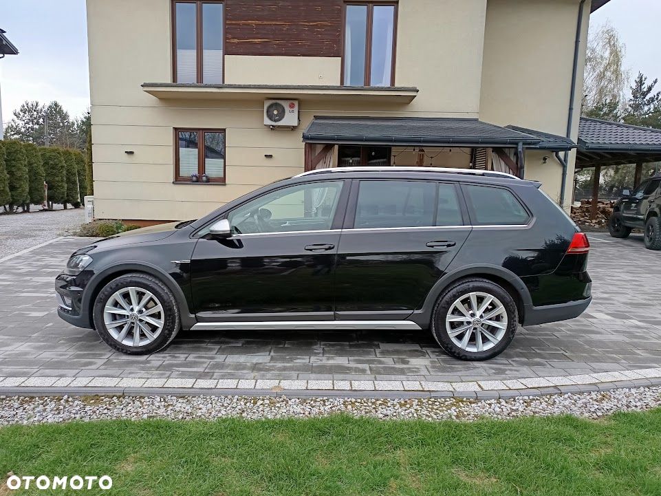 Volkswagen Golf - 1