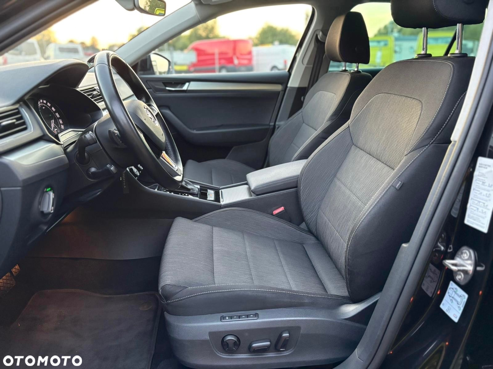 Skoda Superb 2.0 TDI DSG Premium Edition - 13