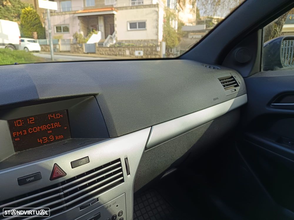 Opel Astra GTC 1.7 CDTI DPF Sport - 32