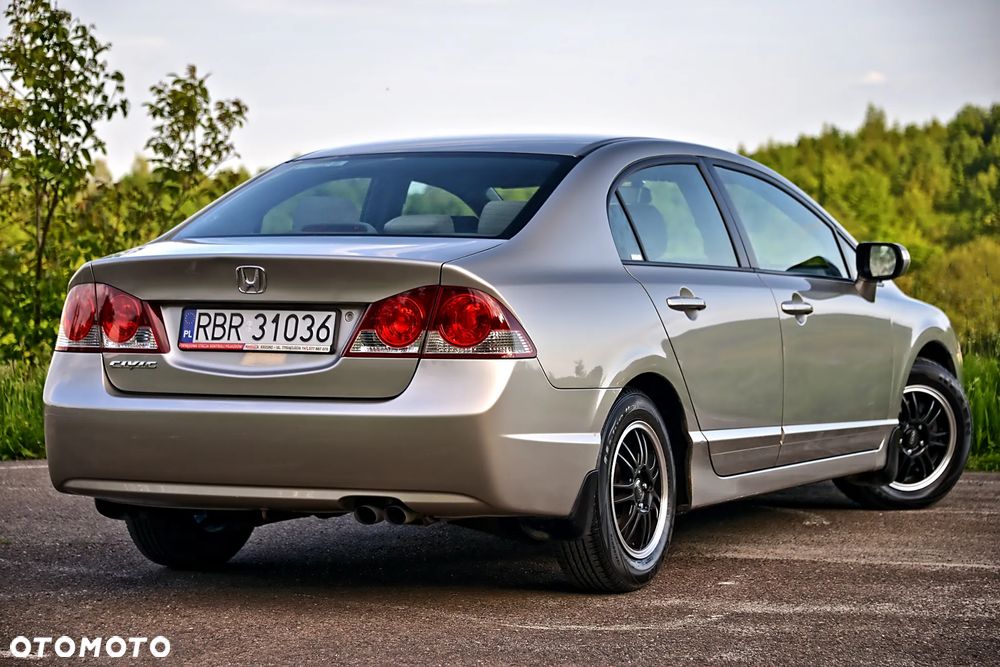 Honda Civic 1.8 Executive - 19