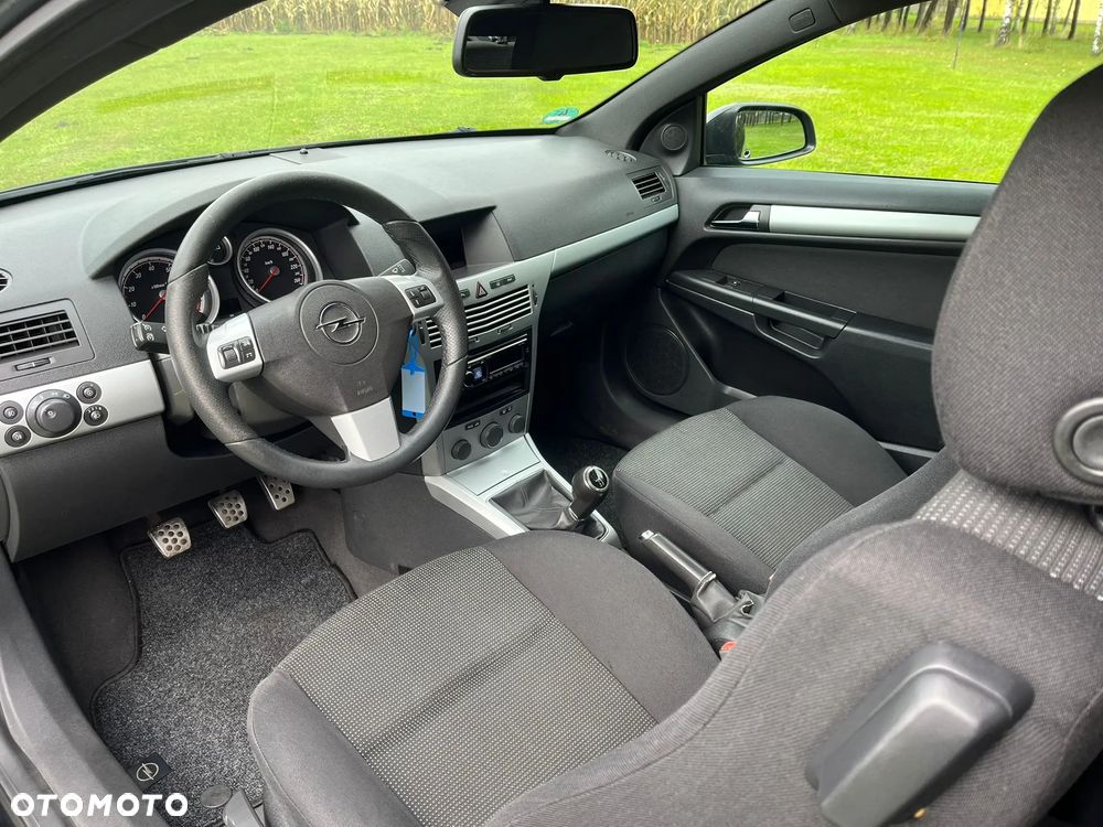 Opel Astra GTC 1.6 Sport - 13