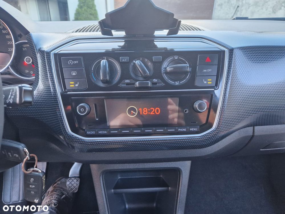 Volkswagen up! United - 16