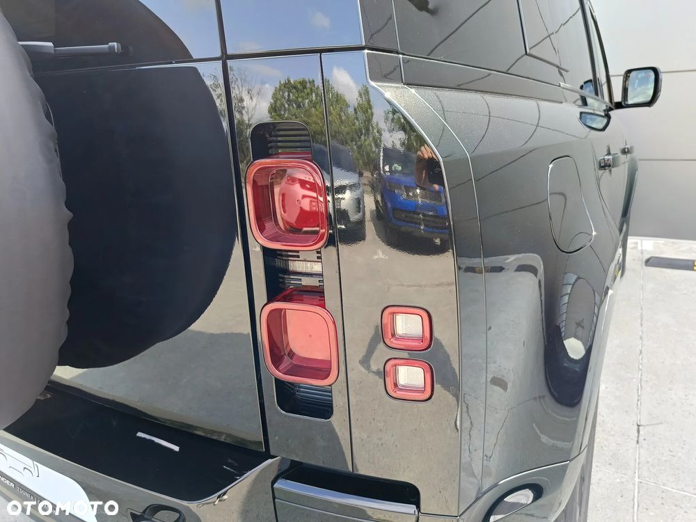 Land Rover Defender - 12