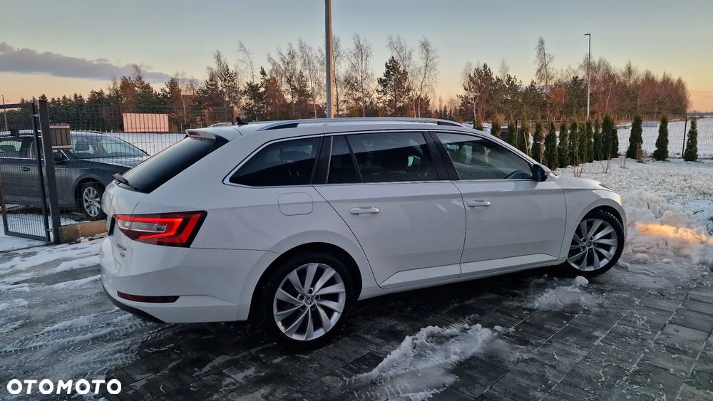 Skoda Superb 2.0 TDI Ambition DSG - 25