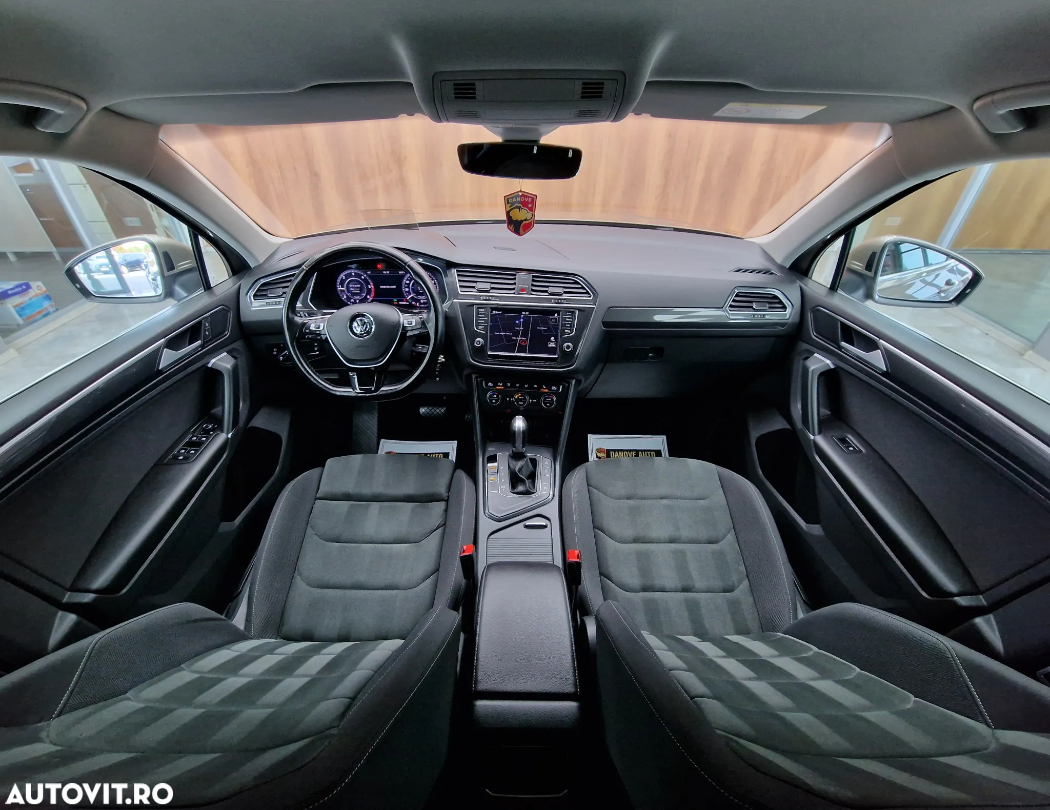 Volkswagen Tiguan - 8