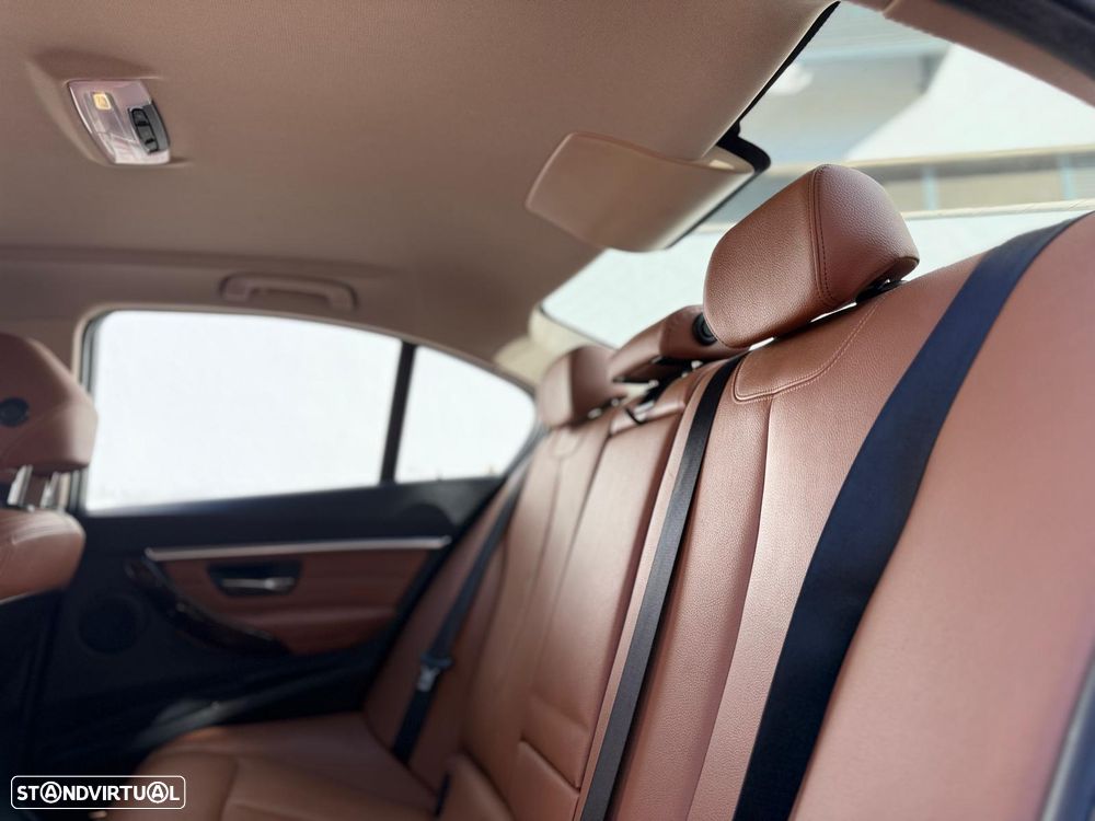 BMW 330 e iPerformance Line Luxury - 35