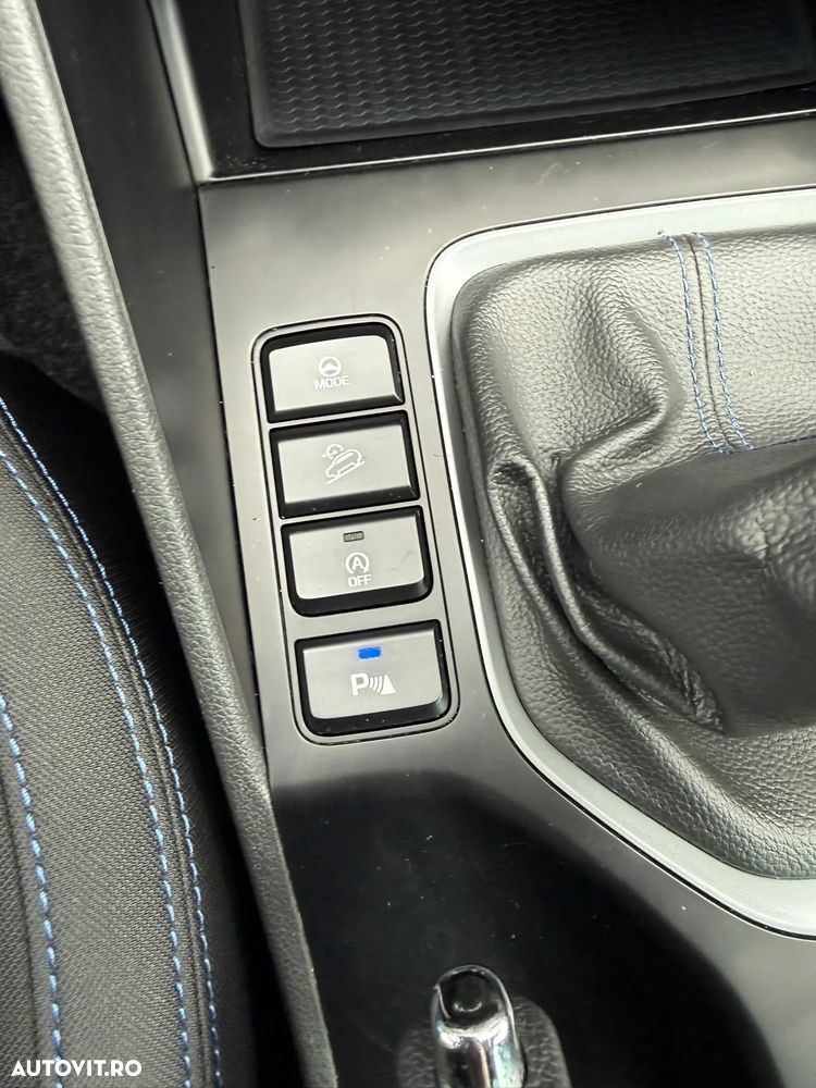 Hyundai Tucson blue 1.7 CRDi 2WD Style - 32