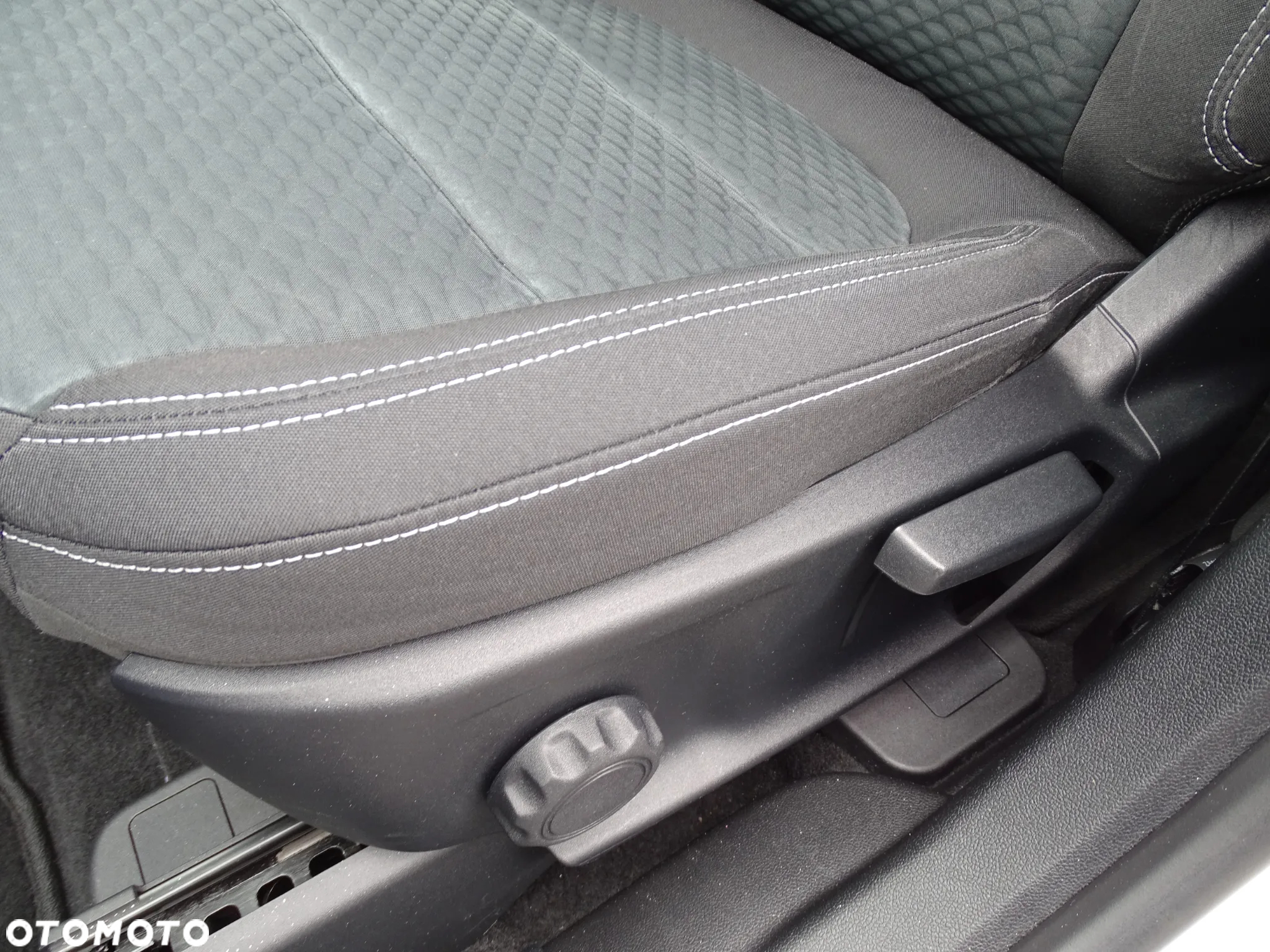 Ford Kuga 1.5 EcoBoost FWD Edition ASS MMT6 - 28