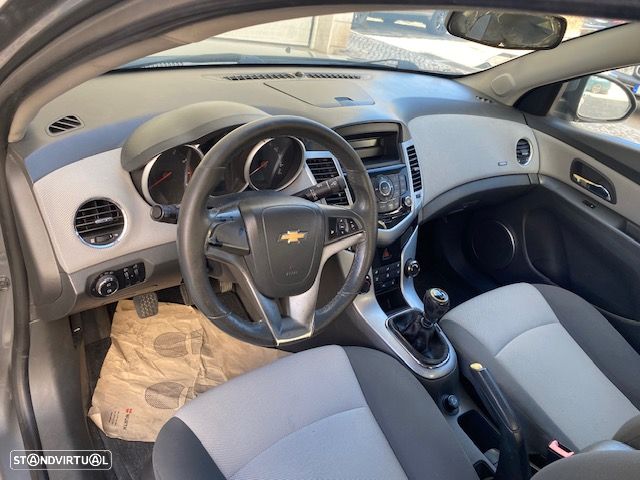 Chevrolet Cruze 1.6 LS - 6