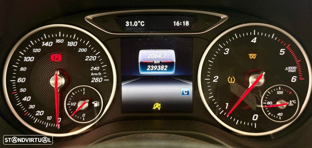 Mercedes-Benz A 180 d AMG Line - 11