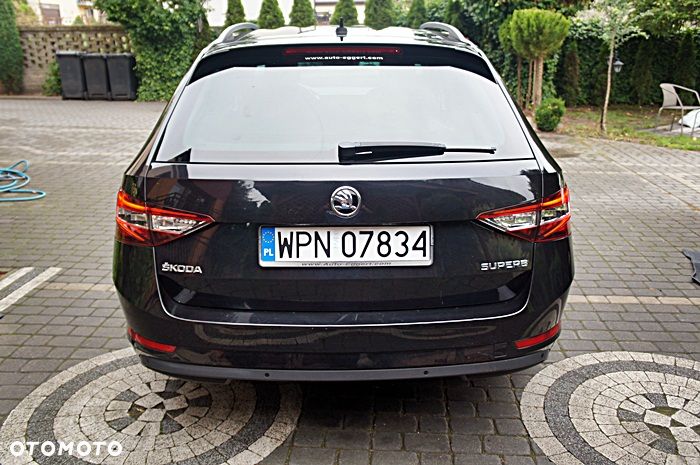 Skoda Superb 2.0 TDI DSG Sportline - 7