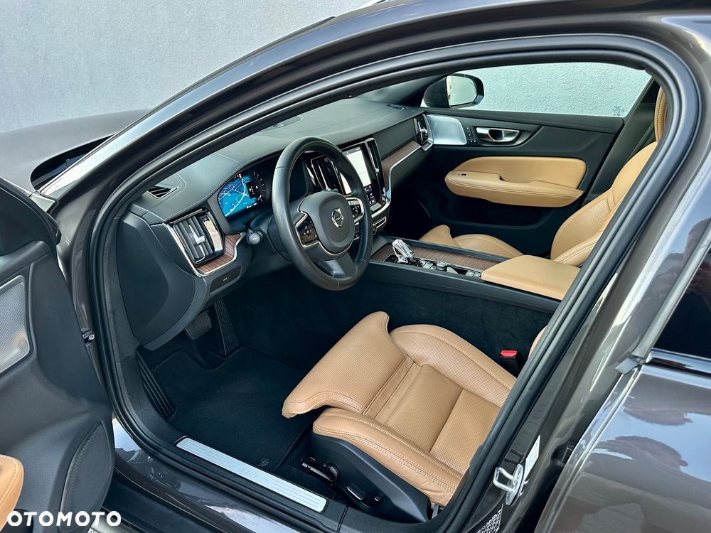 Volvo V60 Cross Country B4 D AWD Ultimate - 24