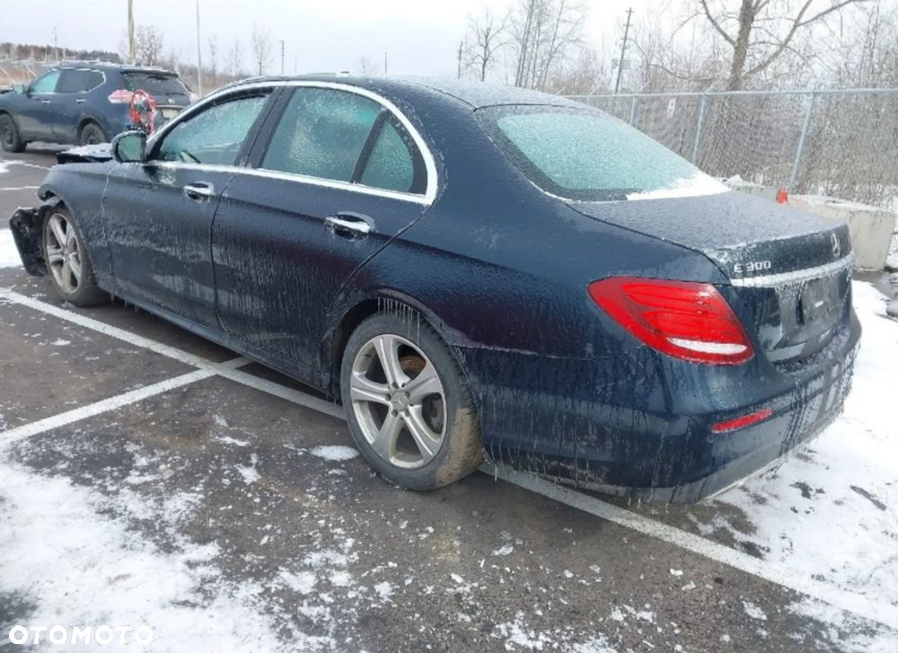 Mercedes-Benz Klasa E 300 9G-TRONIC AMG Line - 5