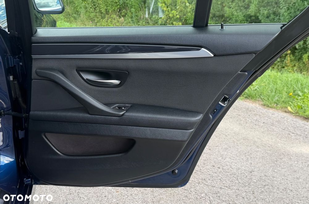 BMW Seria 5 520i - 23