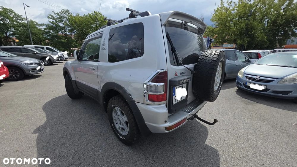 Mitsubishi Pajero - 2