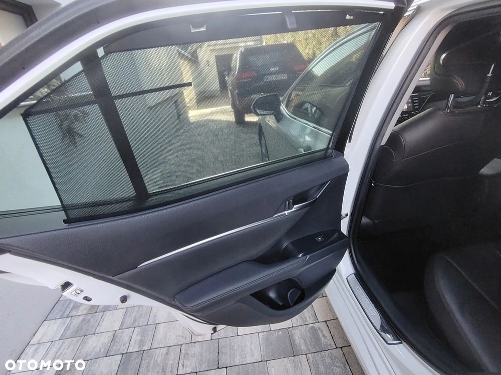 Toyota Camry 2.5 Hybrid Executive CVT - 14