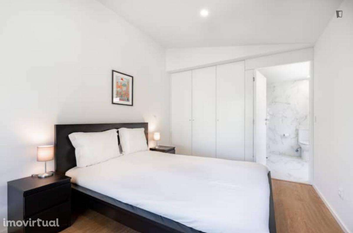 Quarto - localizado em Lordelo do Ouro Porto - Grande imagem: 3/17