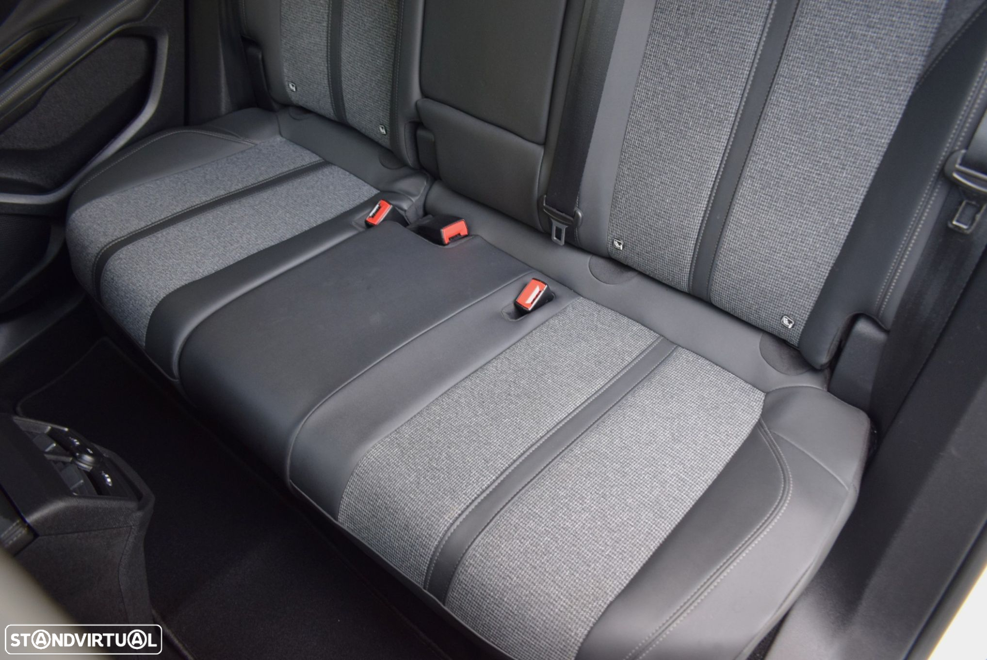 Peugeot 3008 1.2 PureTech Allure EAT8 - 34