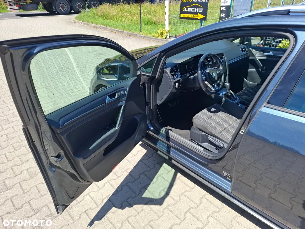 Volkswagen Golf - 10