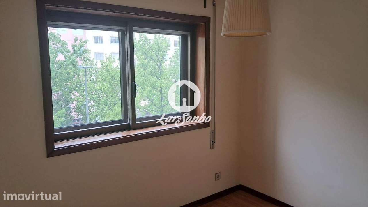 Apartamento T2, na zona da Rua Costa Cabral, junto ao Metro, dispon... - Grande imagem: 5/27