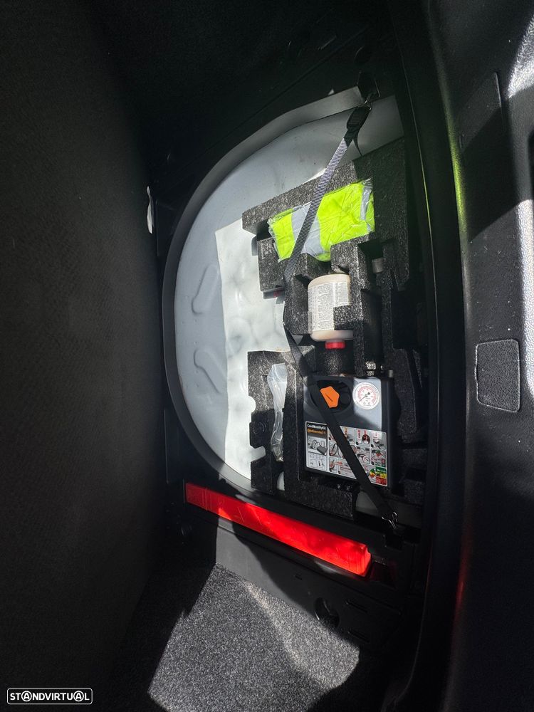 Volvo V40 1.6 D2 R-Design Momentum - 17