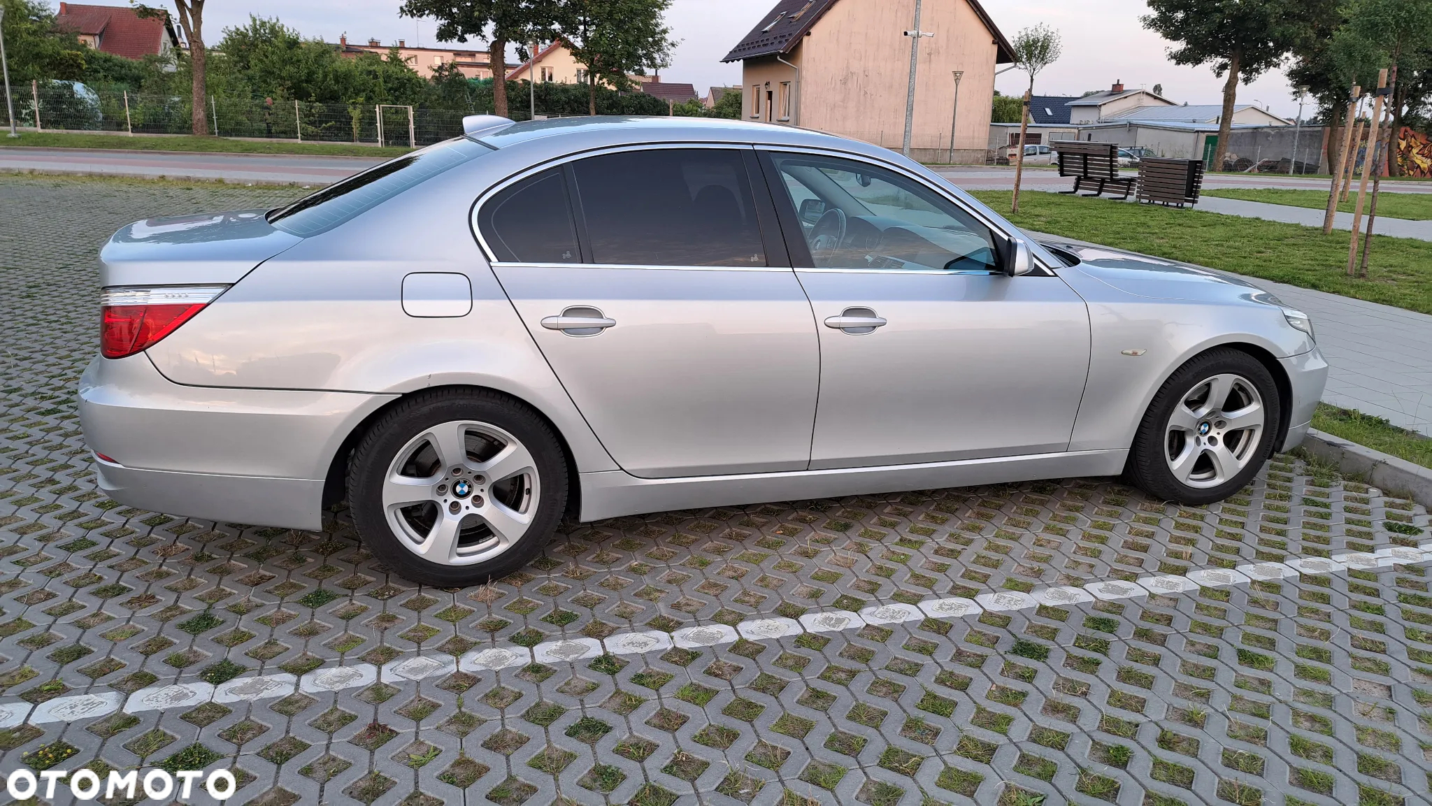 BMW Seria 5 523i - 4