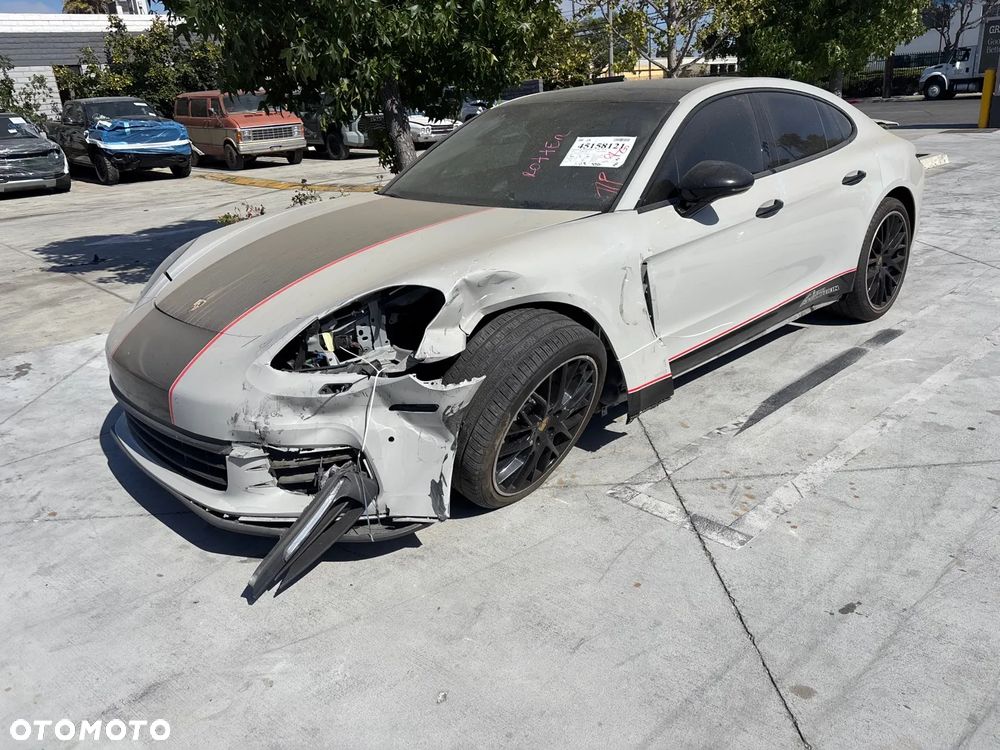 Porsche Panamera - 21