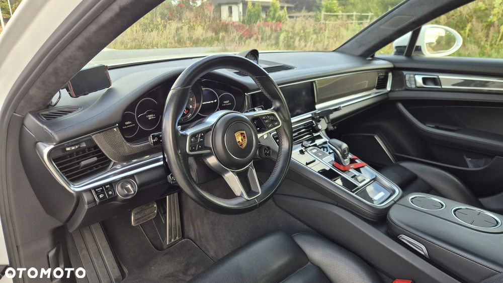 Porsche Panamera 4 E-Hybrid - 22