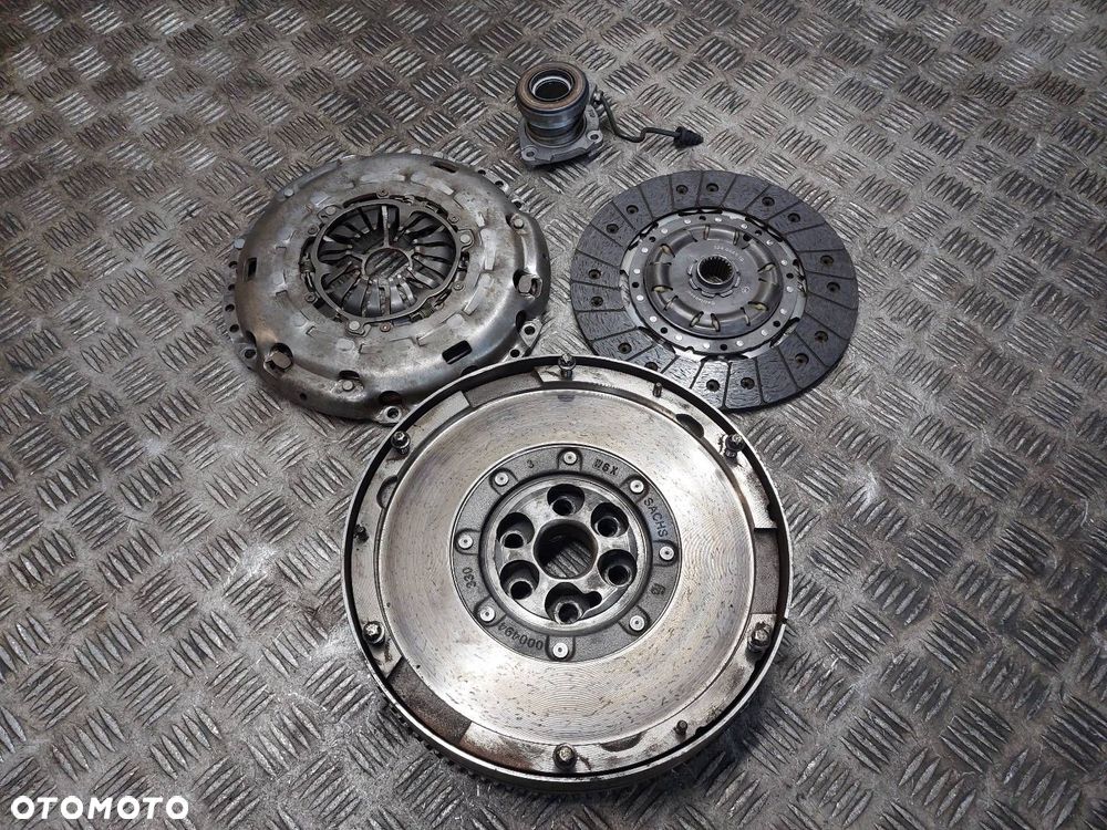 KOŁO DWUMASOWE + TARCZA + DOCISK + ŁOŻYSKO OPOROWE OPEL ASTRA J 2.0 CDTI - 1