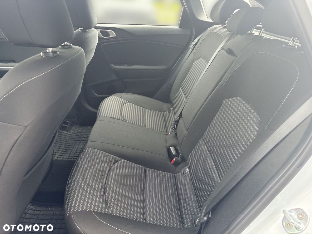 Kia Ceed - 16