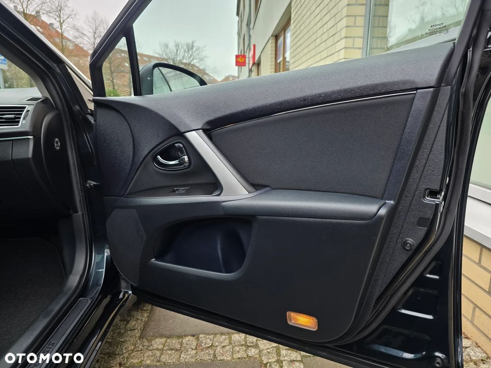 Toyota Avensis 1.8 Premium - 26