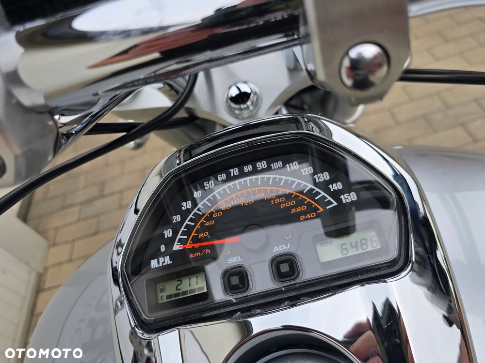 Suzuki Boulevard - 11