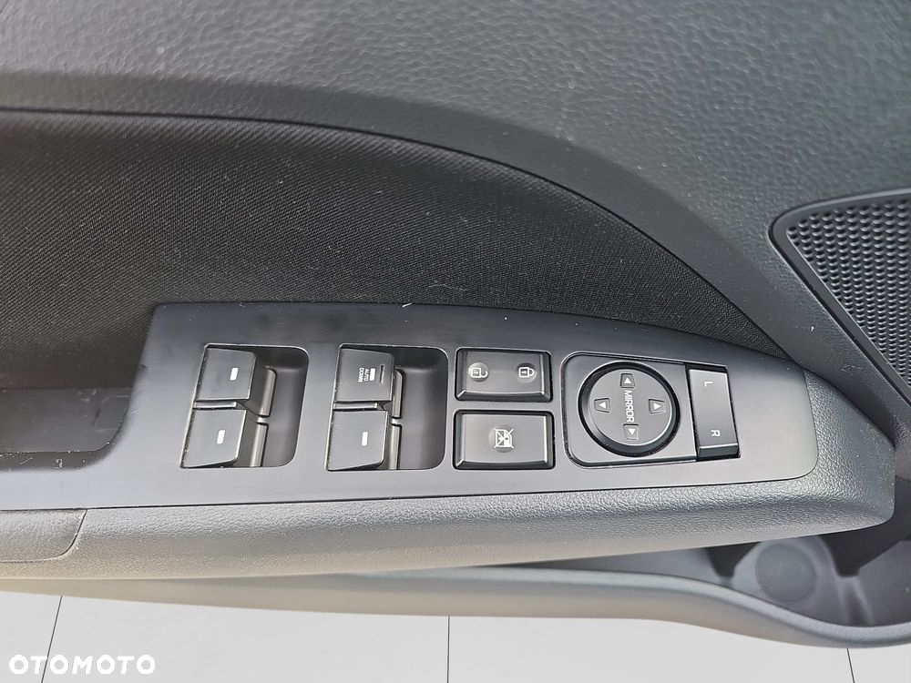 Hyundai Elantra 1.6 Comfort - 25