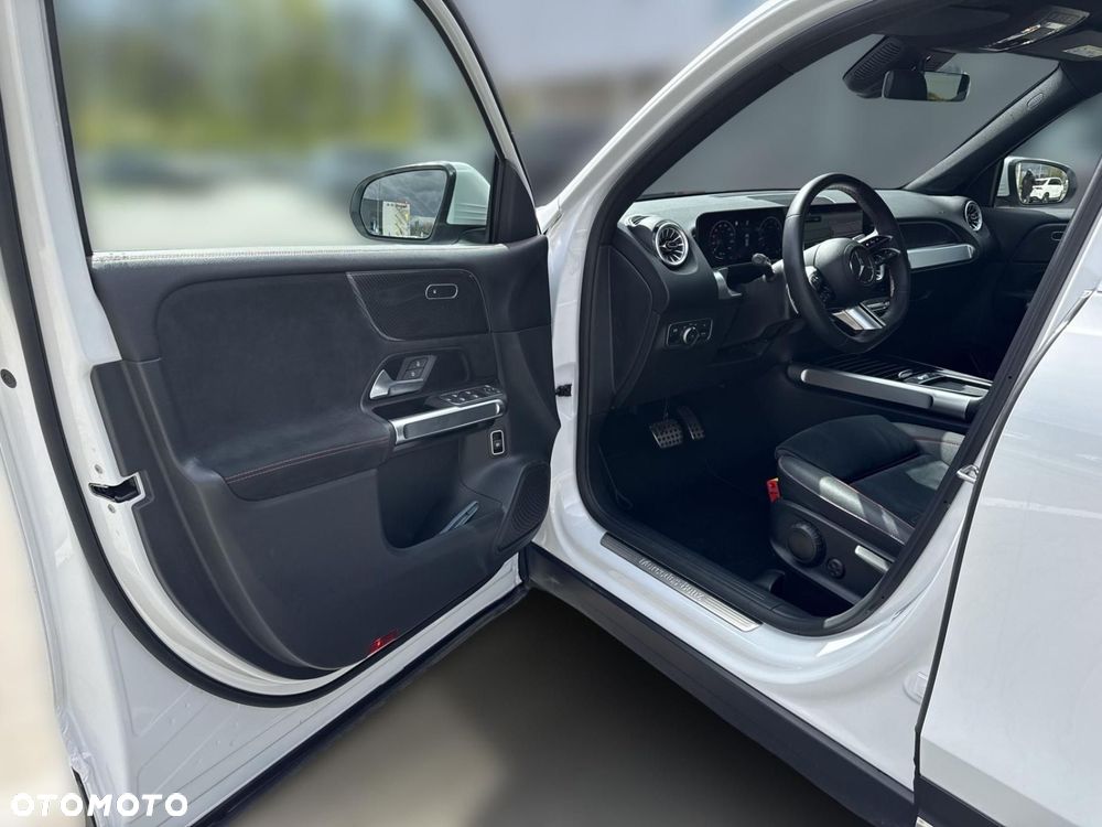 Mercedes-Benz GLB - 11