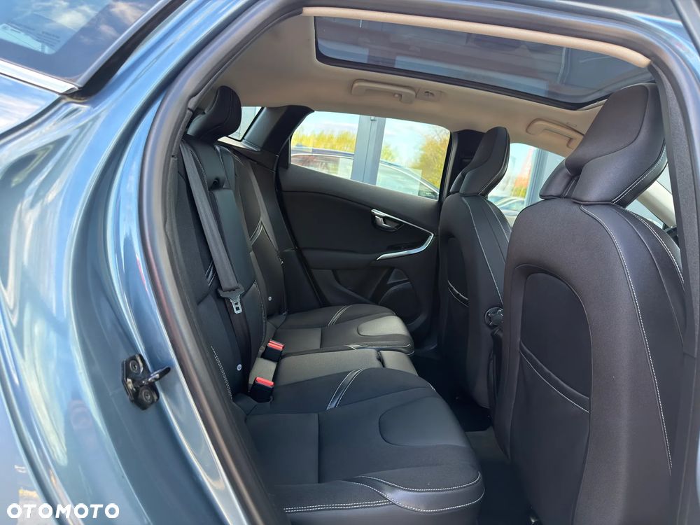 Volvo V40 D2 R-Design Momentum - 26