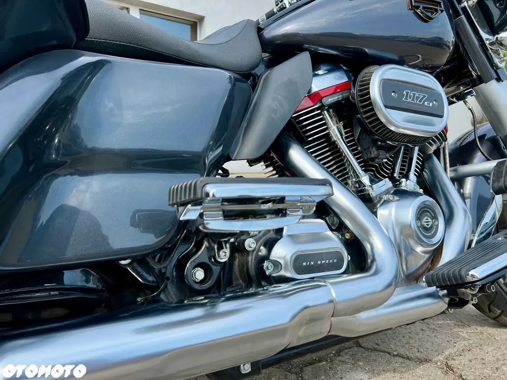 Harley-Davidson CVO Street Glide - 12