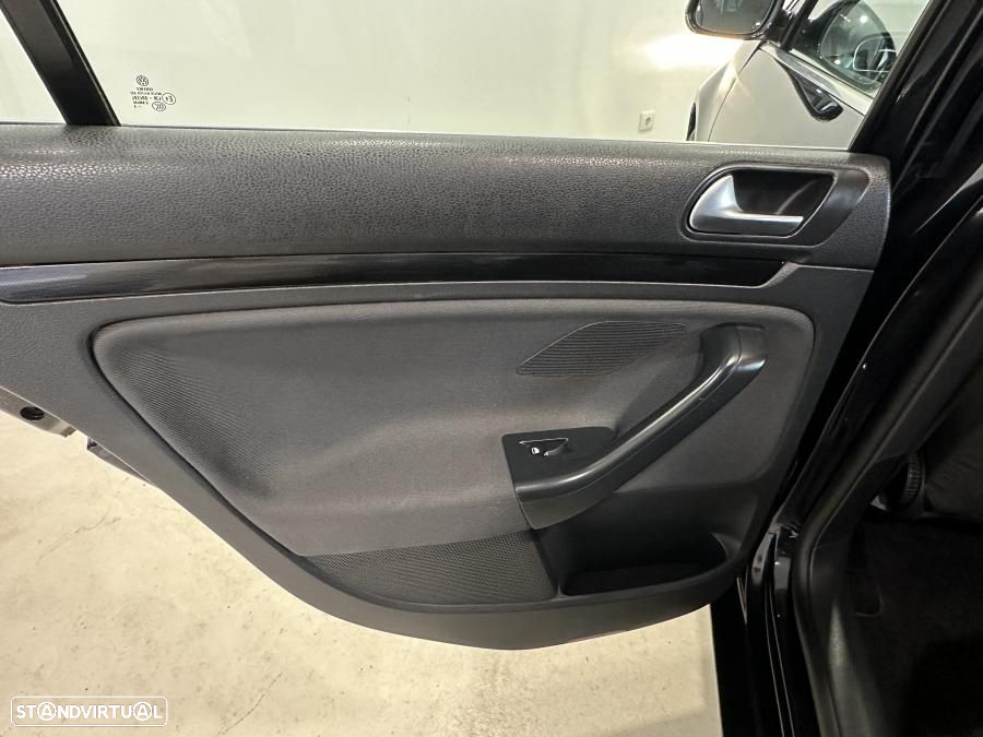 VW Golf Variant 1.6 TDi Confortline - 25