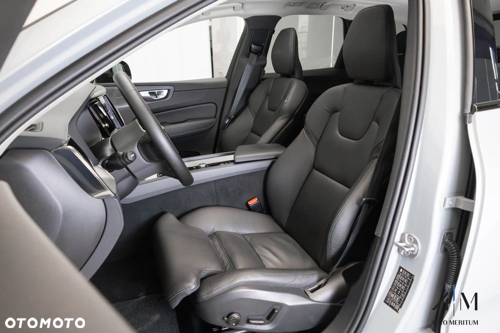 Volvo XC 60 B4 D AWD Ultimate Dark - 13