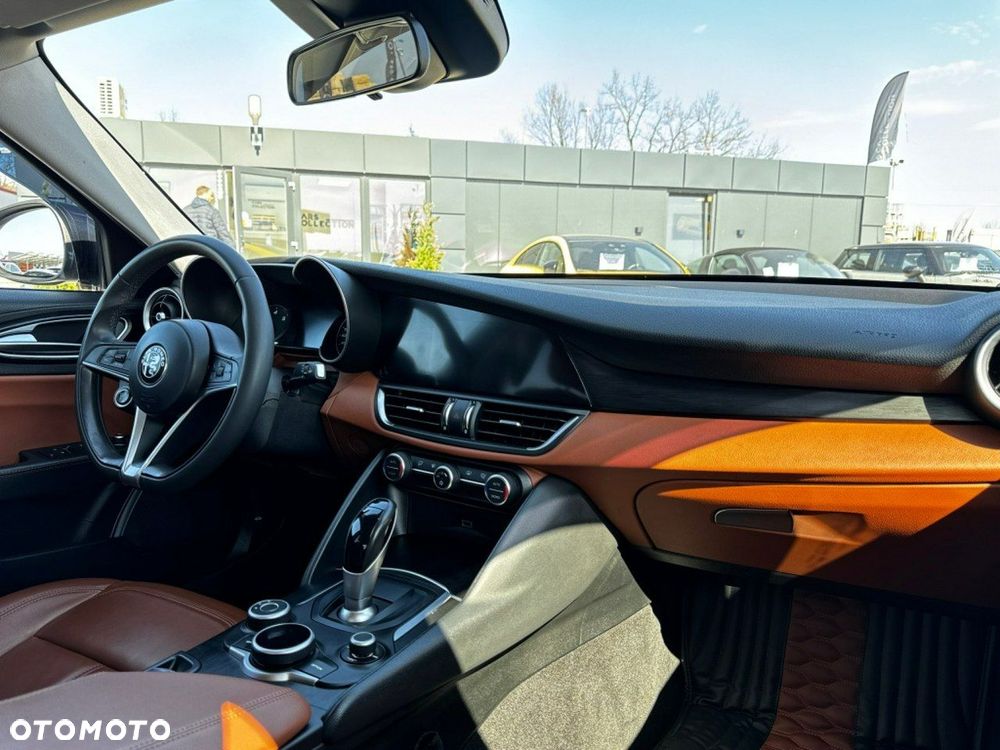 Alfa Romeo Giulia 2.2 D Turbo - 14