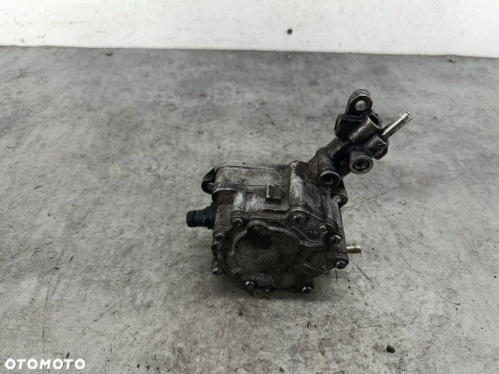 POMPA VACUM VW JETTA V 038145209M BOSCH 1.9 TDI - 4