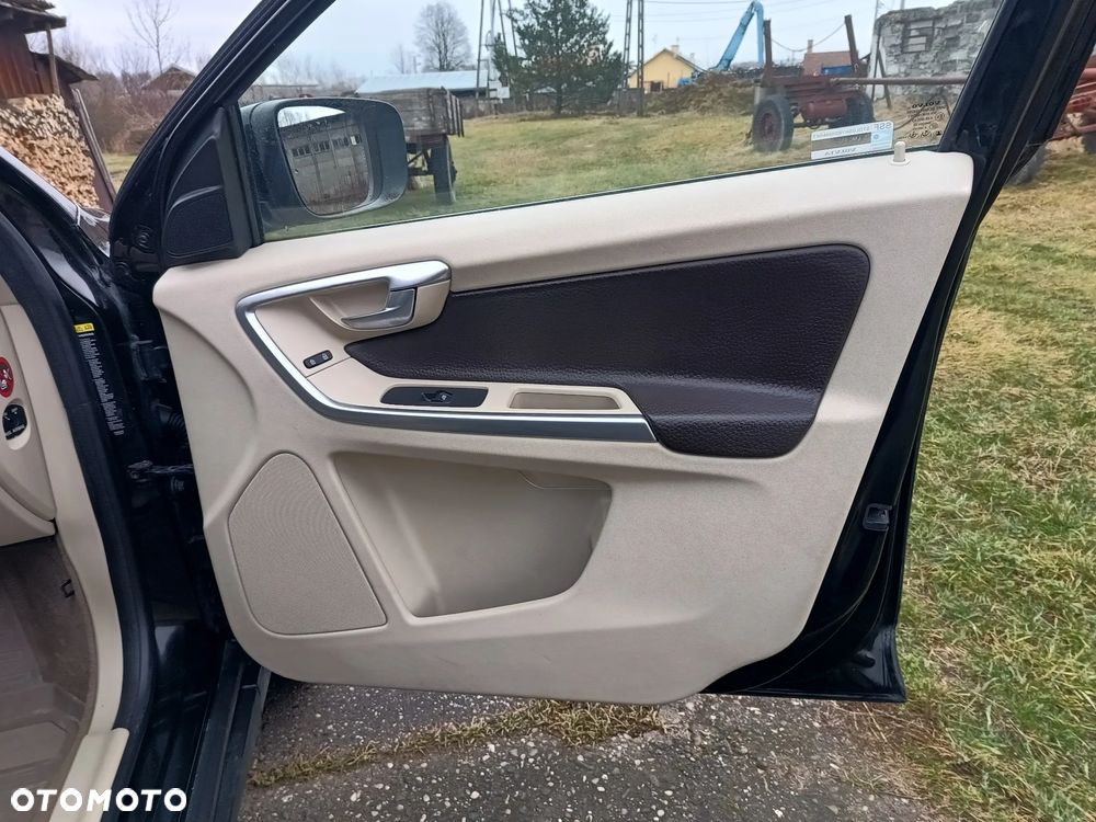 Volvo XC 60 D4 AWD Edition Pro - 27