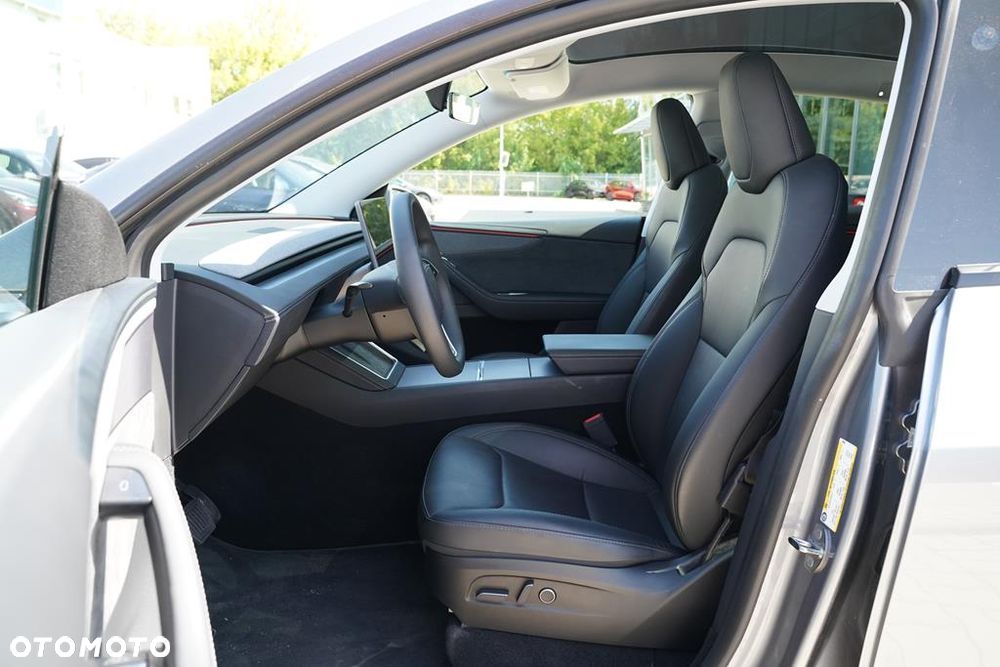 Tesla Y 83.1kWh Long Range RWD - 11