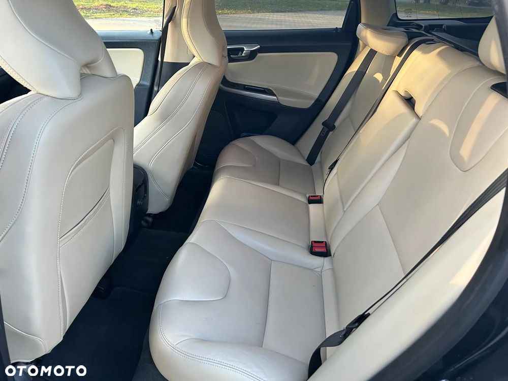 Volvo XC 60 D5 AWD Summum - 10