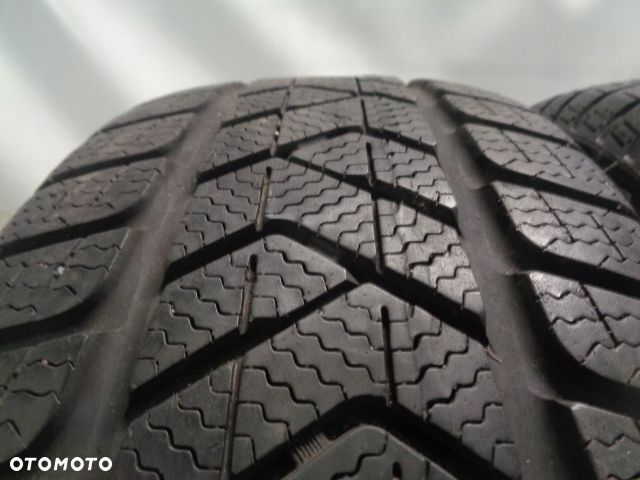 PIRELLI WINTER SOTTOZERO 3 215/55R18 99V - 3