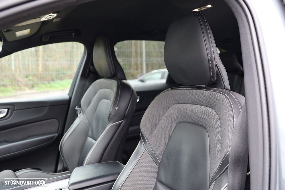 Volvo XC 60 2.0 B4 Plus Dark - 27