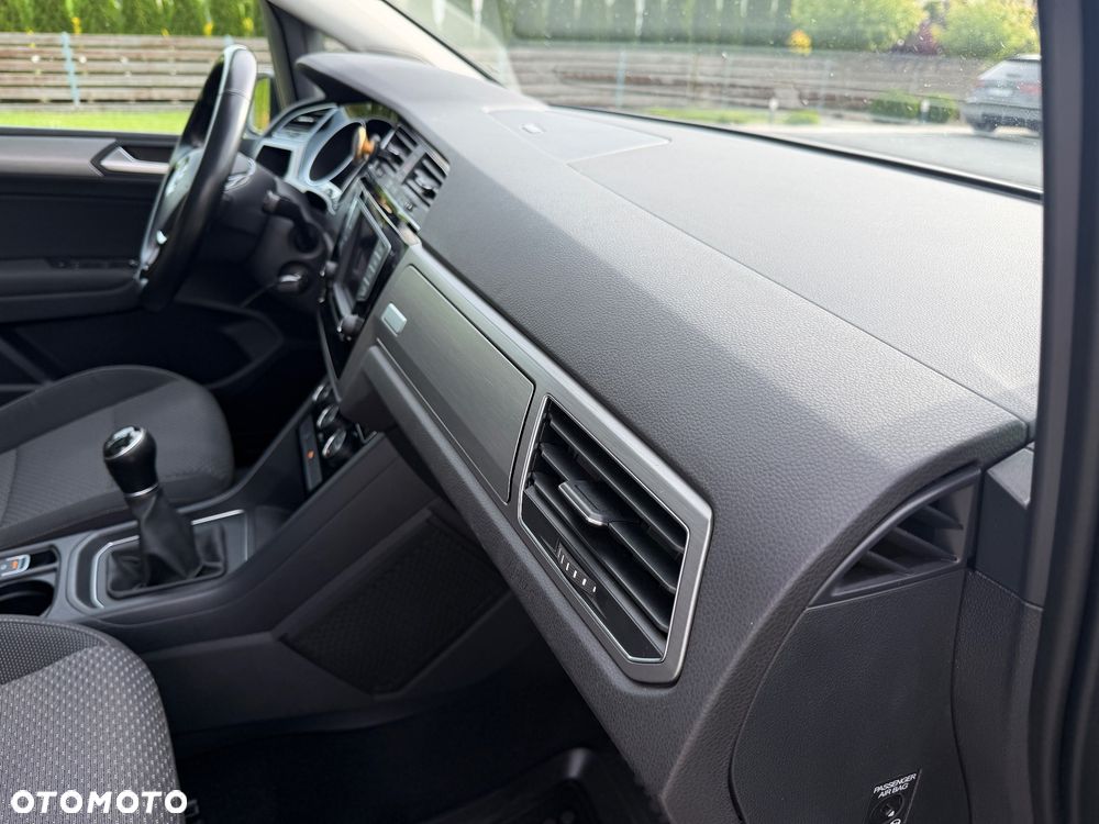 Volkswagen Touran - 29