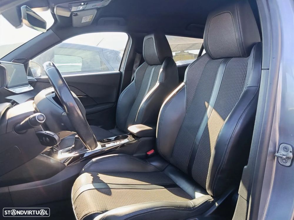 Peugeot 2008 PureTech 130 GT Pack - 19