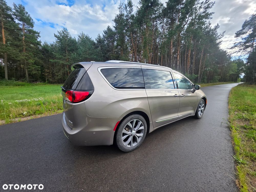 Chrysler Pacifica - 6